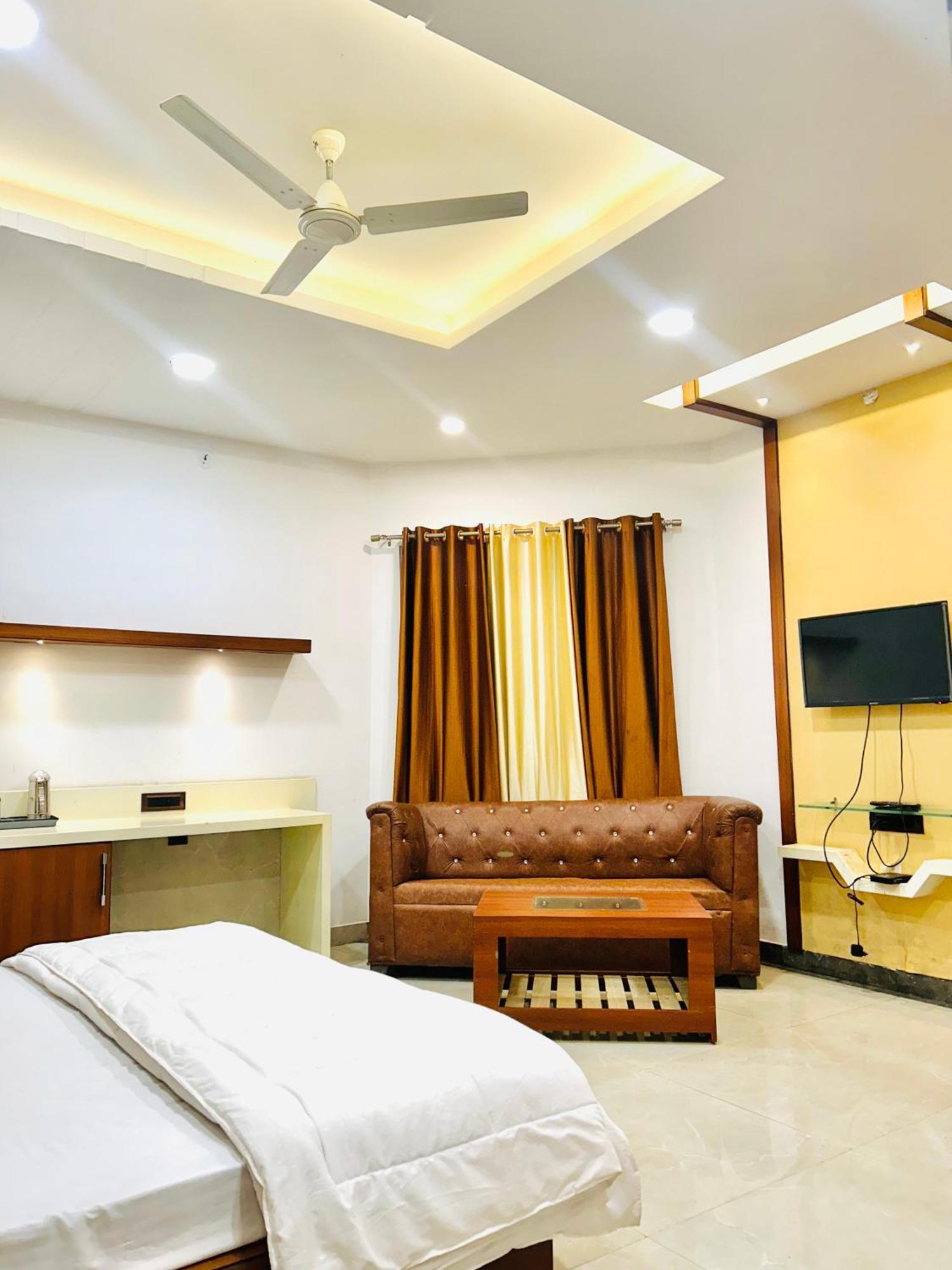 Krishnam Resort Джабалпур Экстерьер фото