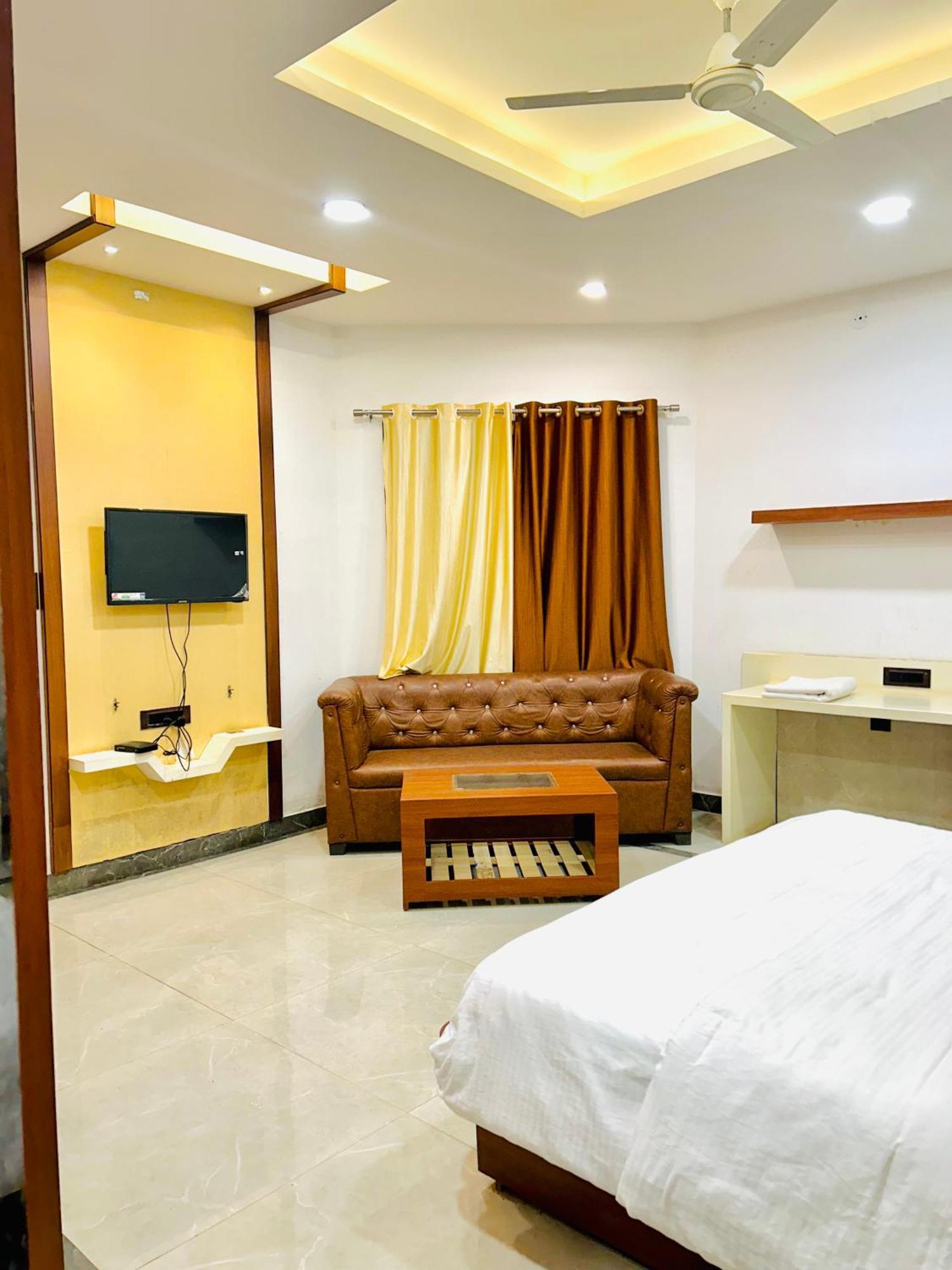Krishnam Resort Джабалпур Экстерьер фото